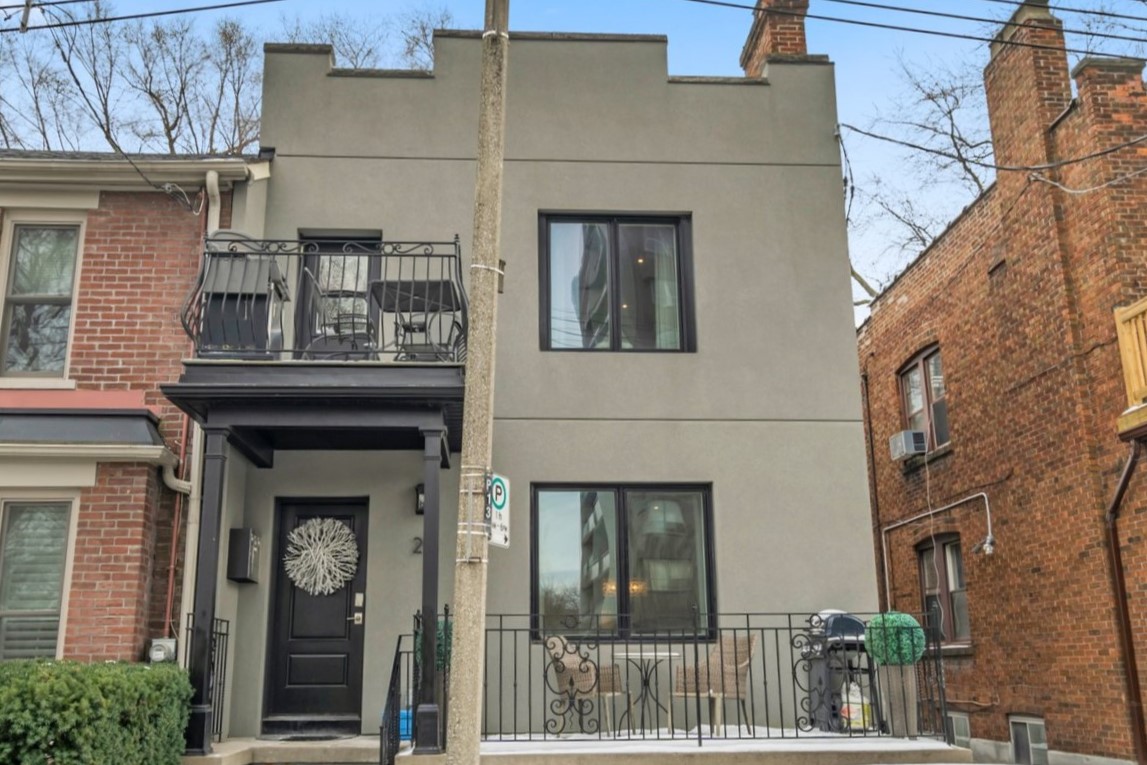 Renovated Yorkville Gem With 3 Suites (25 Hillsboro Ave)