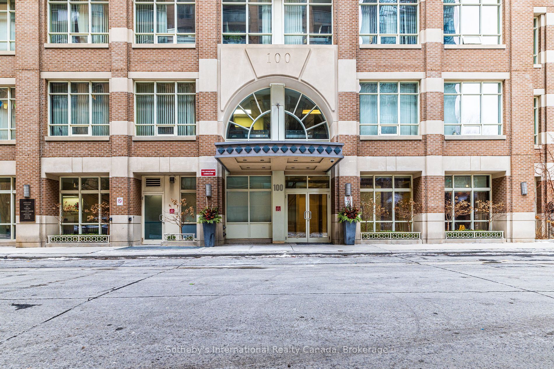 100 Hayden St #901