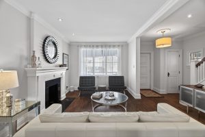 60 Manor Rd E