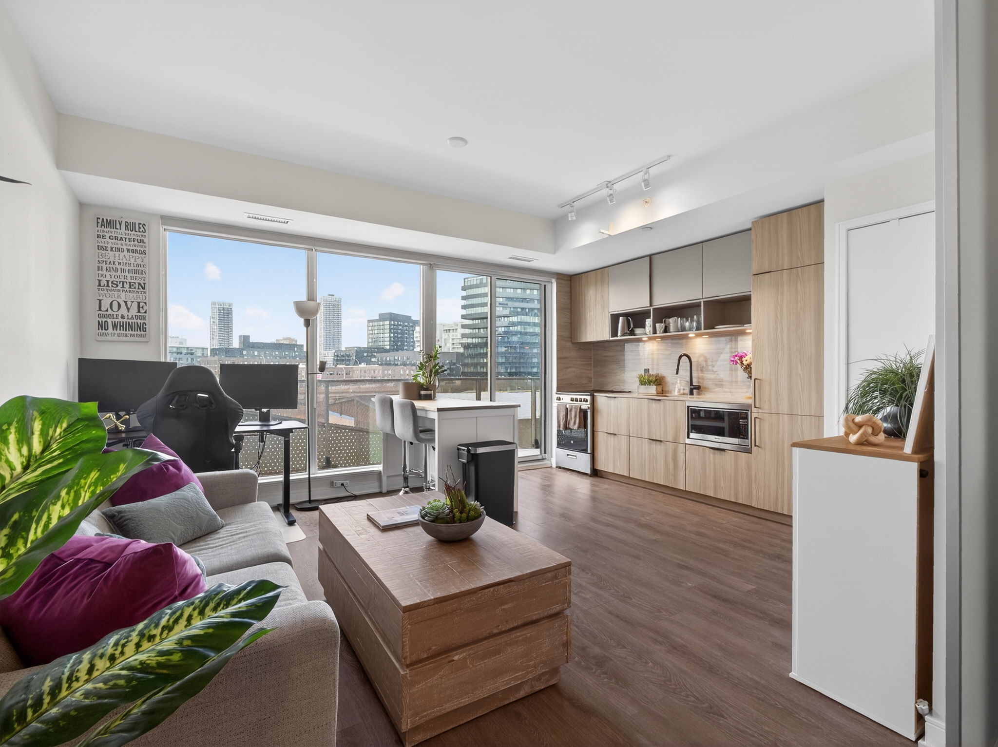 Bright 1-Bedroom Condo in Corktown, Toronto (60 Tannery Rd #516)