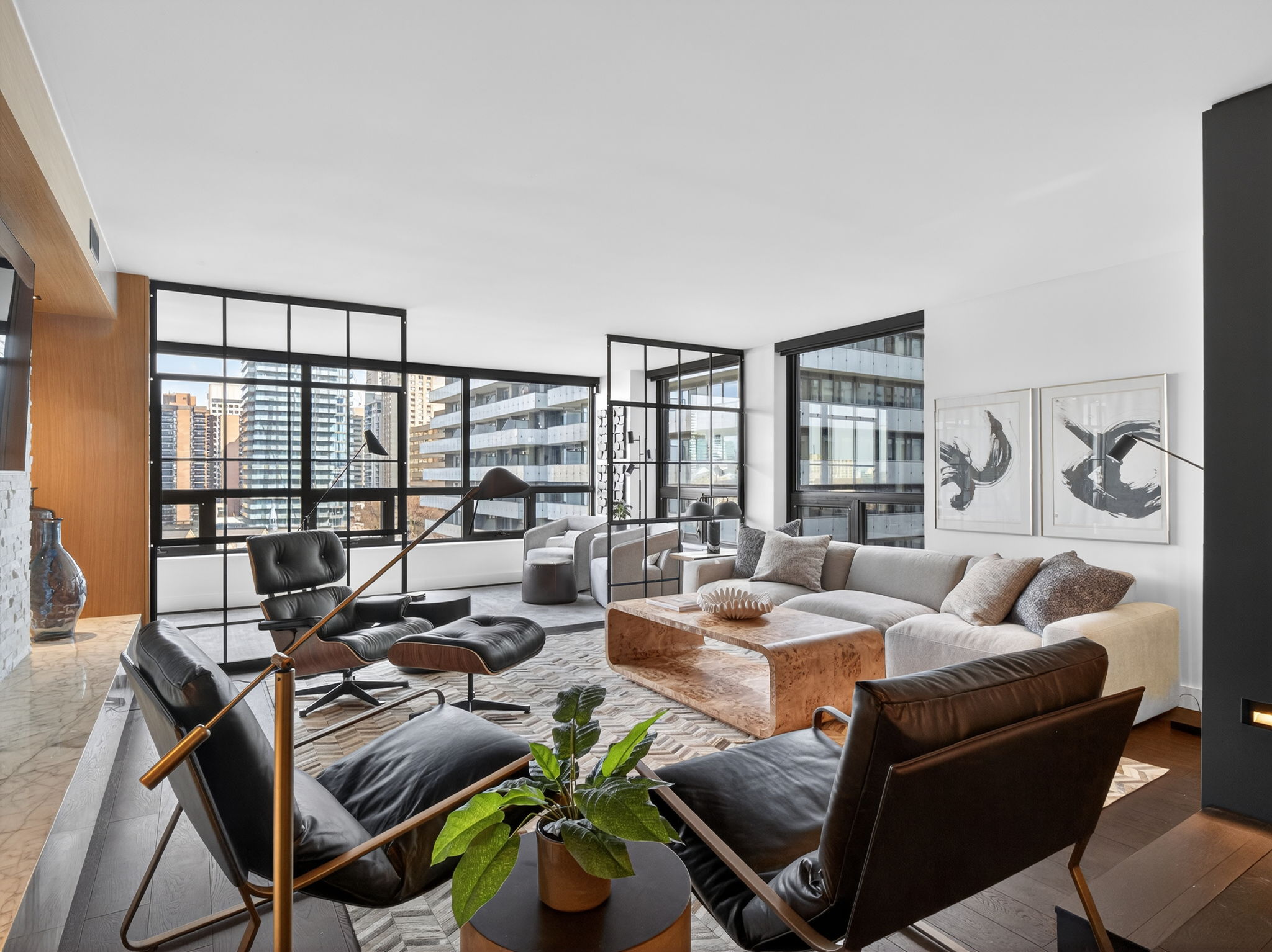 Lease: Immaculate 2-Bedroom Suite on Bay Street (62 Wellesley St W 1402)