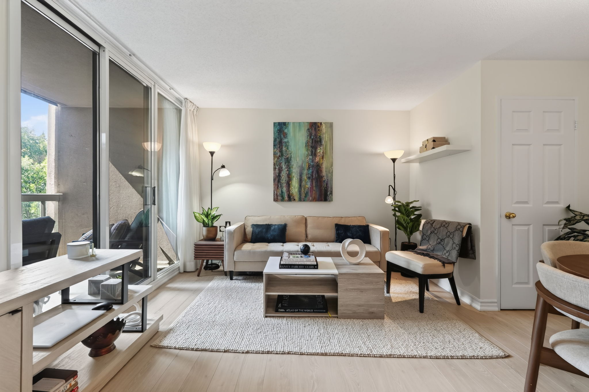 Renovated 1+1 Bedroom Condo in Midtown, Toronto (225 Merton St #501)