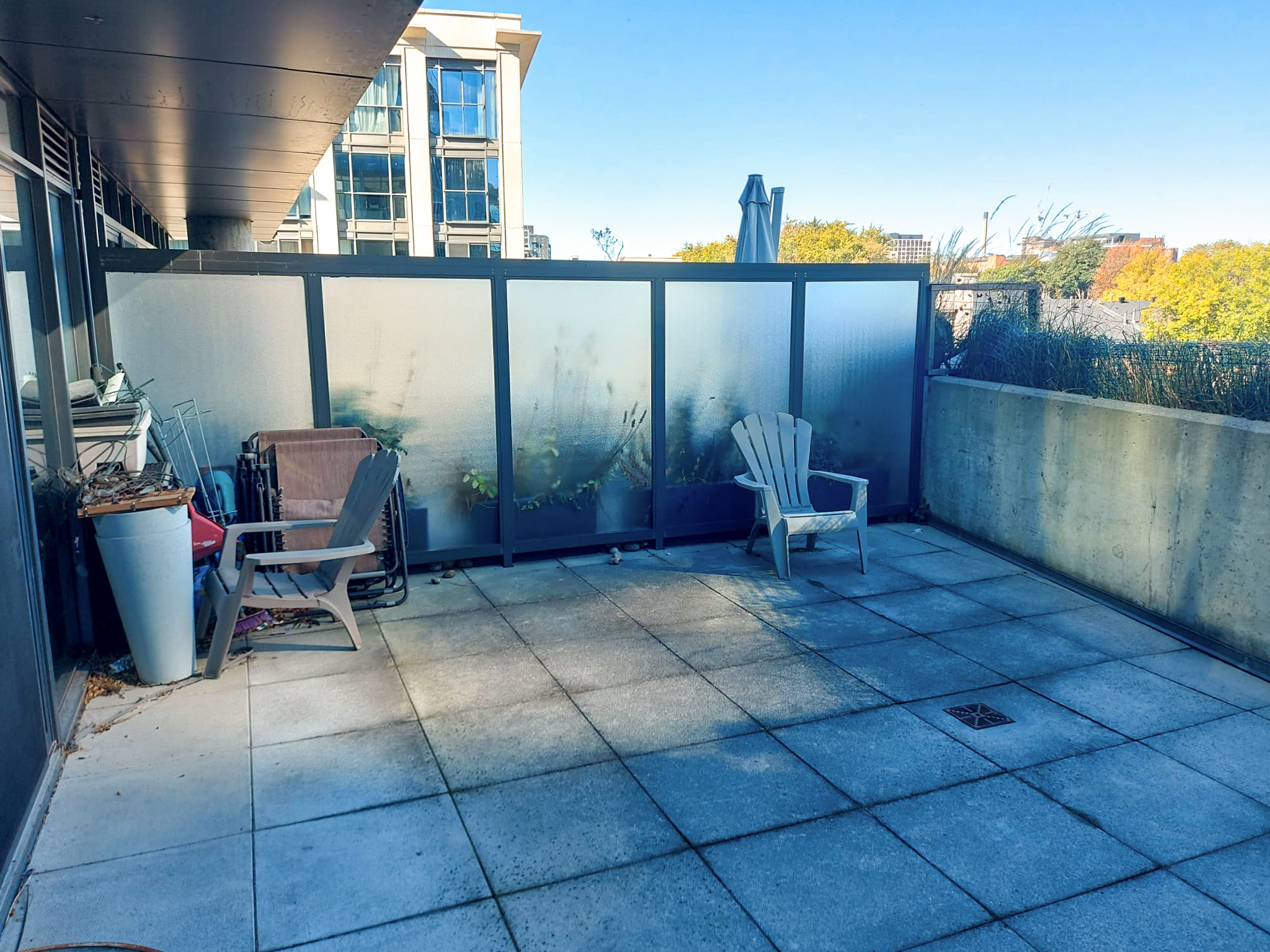 For Lease: Bright 1+1 Bedroom Condo in Queen West (15 Beverley St #503)